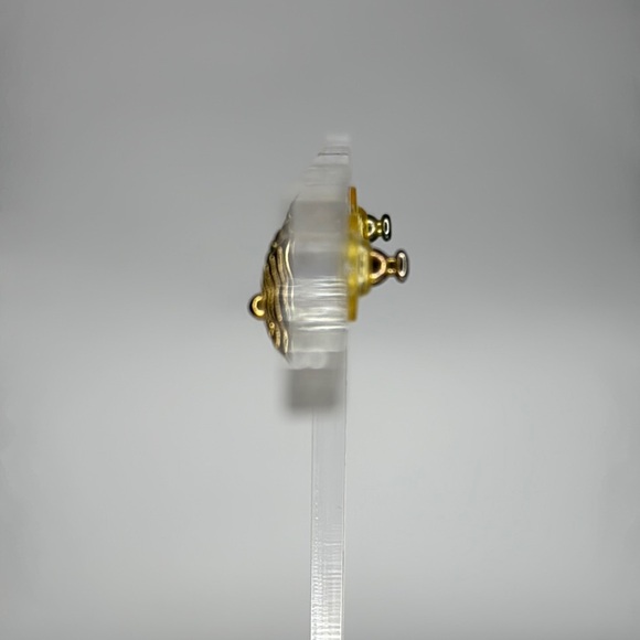 Gold Filigree Stud Earrings with Vintage Charm - Picture 3 of 4